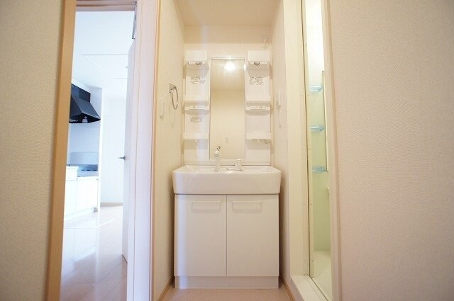 物件内観写真13　(明るい洗面所です)