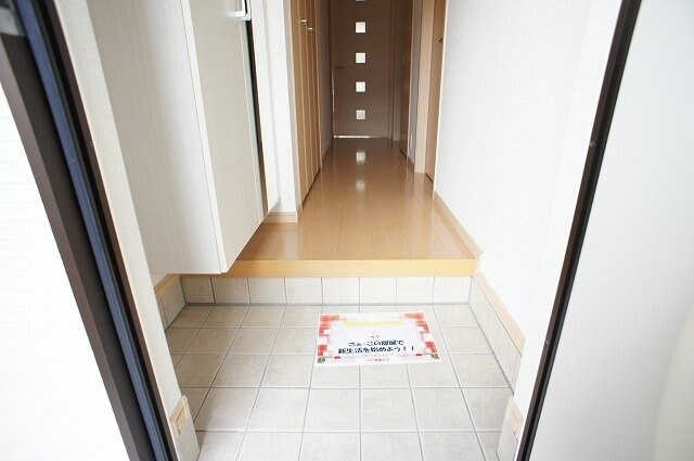 物件内観写真17　(収納もある玄関です)