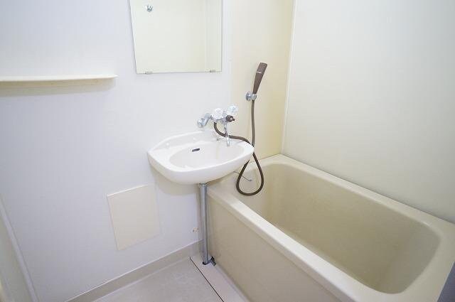 物件内観写真11　(コンパクトで使いやすいお風呂です)