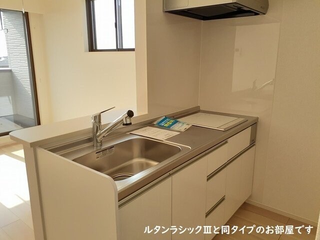 物件内観写真10　(コンパクトなキッチンで掃除もラクラク)