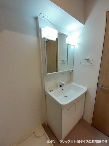 物件内観写真12　(脱衣スペースもあります)