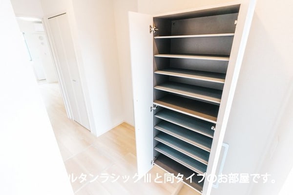 玄関(シンプルで使いやすい玄関です)