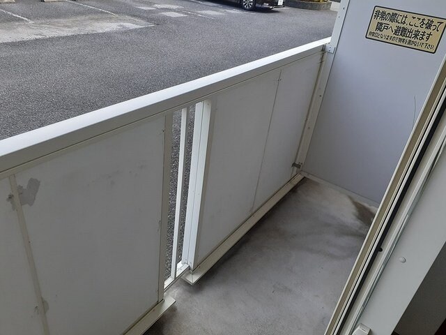 物件内観写真19　(暖かな日差しのふりそそぐバルコニー)