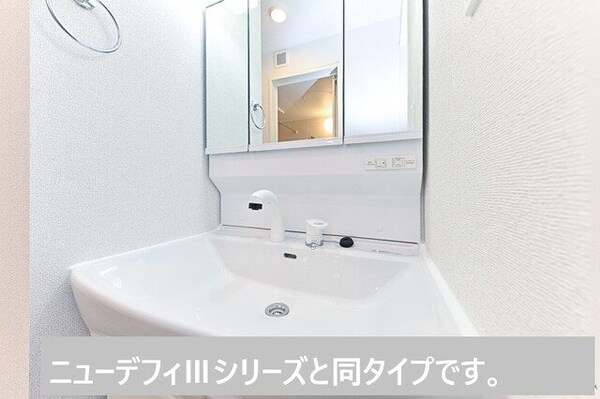 洗面・脱衣所(ゆったりとスペースのある洗面所)