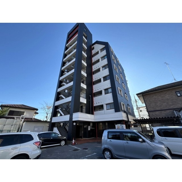 物件外観写真2　(落ち着いた雰囲気の外観です)