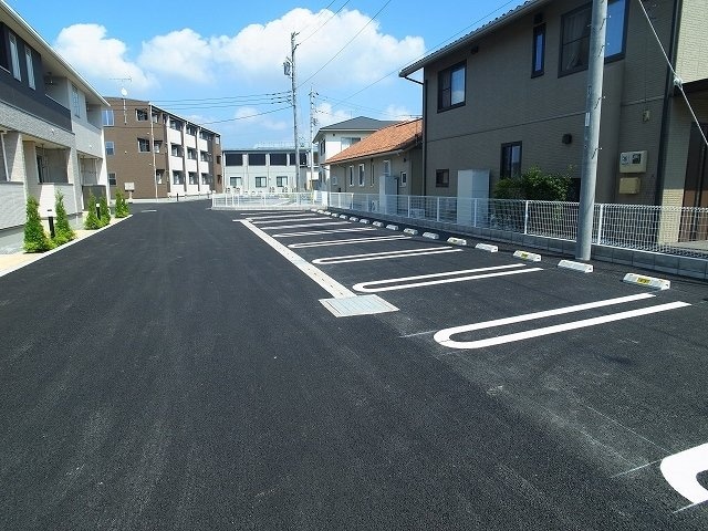 物件外観写真2　(駐車場があります)