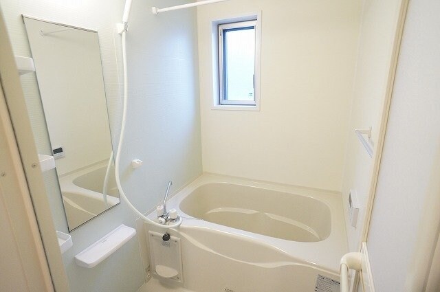 物件内観写真11　(日々の暮らしに欠かせないお風呂です)