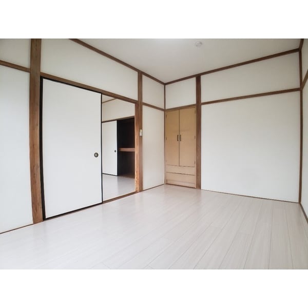 内装他(明るい室内です)