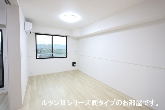 物件内観写真9　(おしゃれなリビングです)