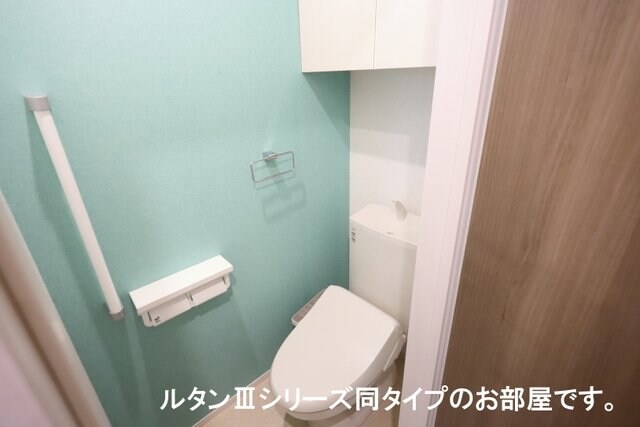 物件内観写真13　(落ち着いた色調のトイレです)