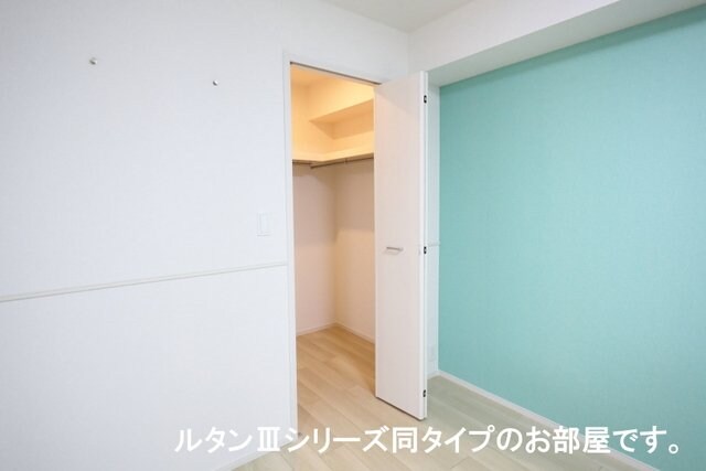 物件内観写真17　(たっぷりとした収納スペースです)