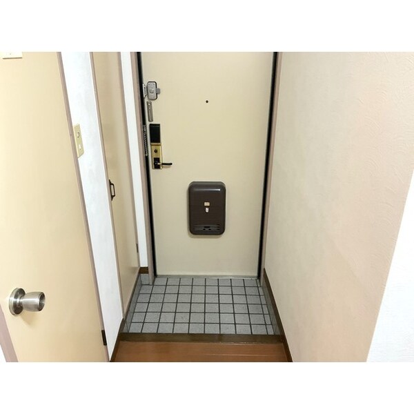 玄関(収納もある玄関です)