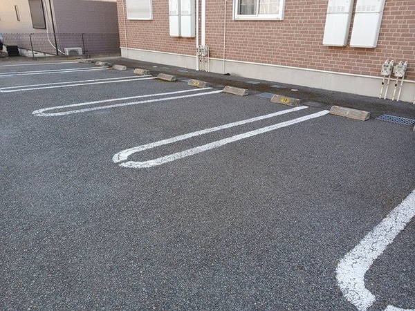 駐車場(駐車場に車を止められます)
