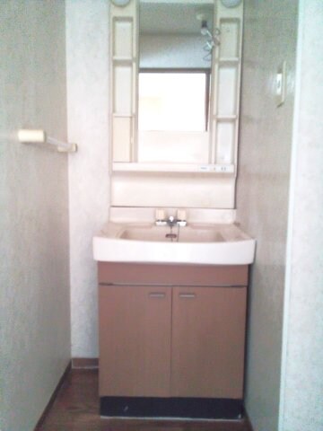 物件内観写真7　(コンパクトで使いやすい洗面所)