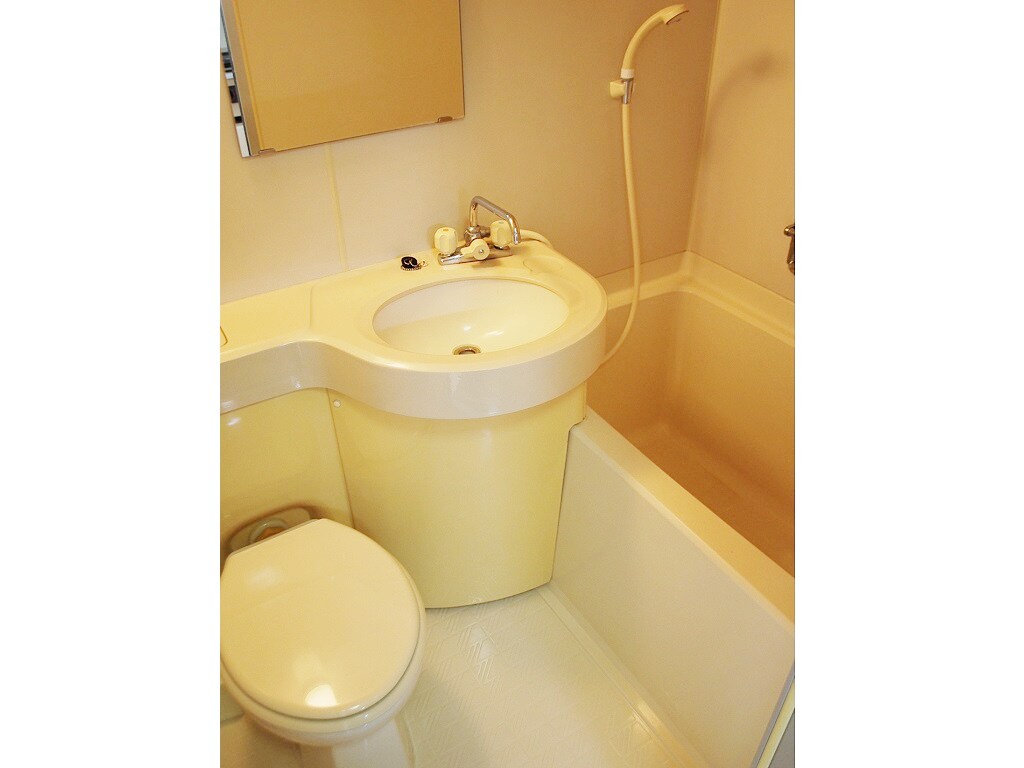 物件内観写真5　(内装は落ち着いています)