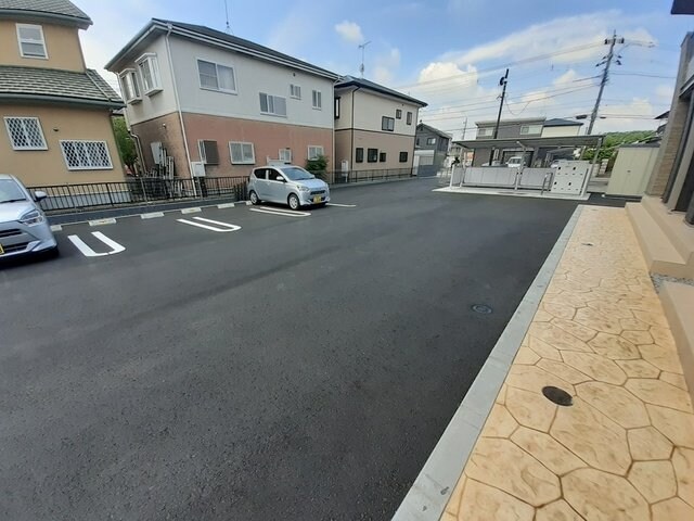 物件外観写真2　(駐車場があります)