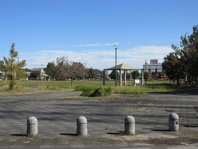 物件外観写真4　(インターパーク中央公園まで300m)