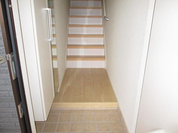 玄関(毎日通る玄関はこちらです)