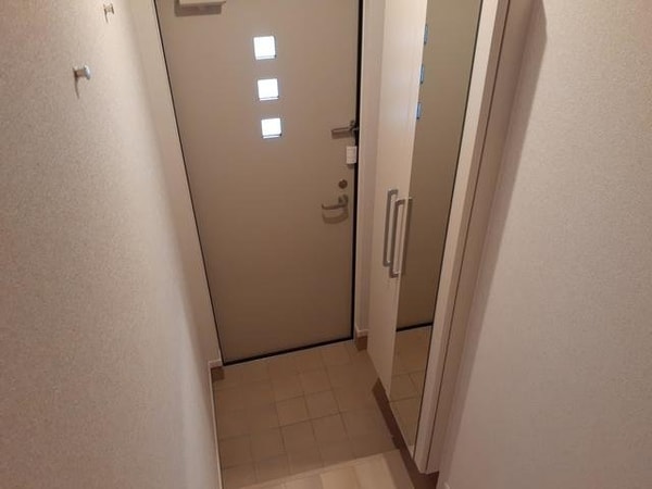 玄関(収納もある玄関です)