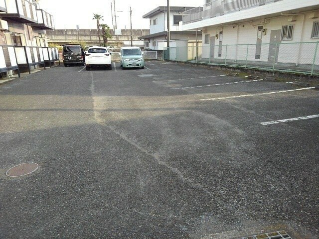 物件外観写真2　(駐車場完備です)