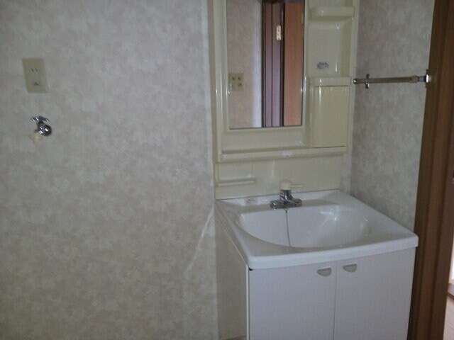 物件内観写真12　(使いやすい洗面所です)