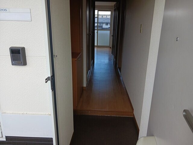 物件内観写真14　(きれいな玄関です)