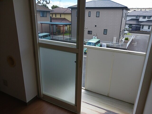 物件内観写真19　(開放的で明るい空間を演出してくれるバルコニーです)