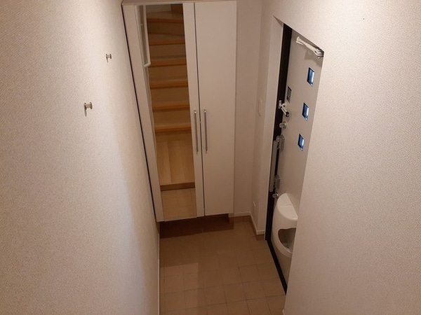 玄関(明るい玄関です)