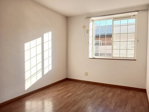 内装他(明るい室内です)