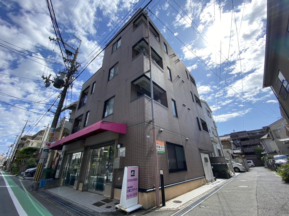 ラックビル