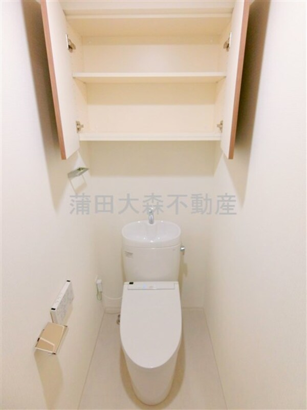 トイレ(棚収納と温水暖房便座付きのトイレ！)