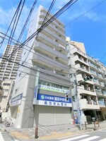 外観タイル張り　RC鉄筋コンクリート造地上10階建て1LDK