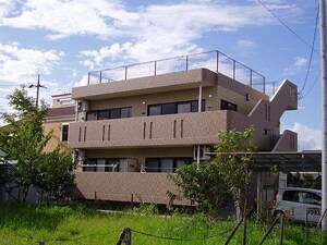 クローネ獨協医大前外観写真