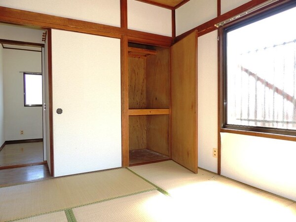 居室(各部屋に収納あり※写真は別部屋のものになります。)