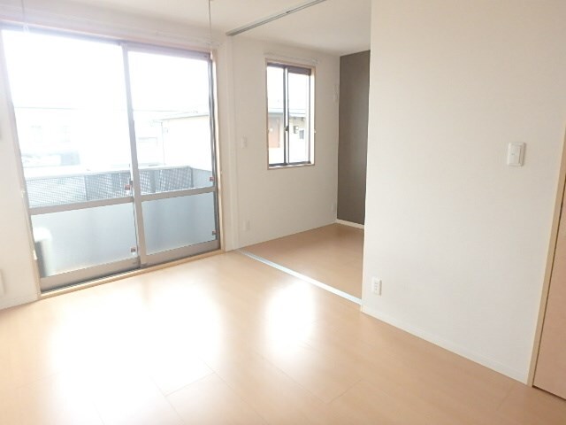 物件内観写真12　(リビング３)