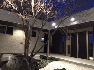 モノリス外観写真