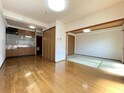 カラサティード