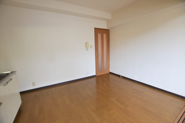 物件内観写真8　(参考写真です（改装中）)