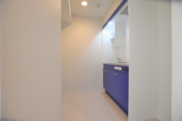 物件内観写真6　(偶数階キッチンは赤色です。)