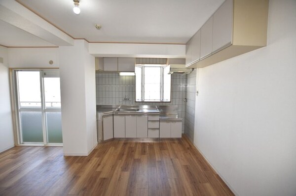 キッチン(参考写真（同物件別部屋）)