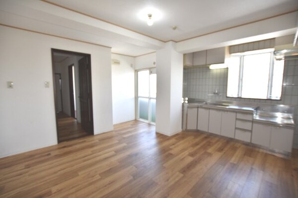 居室(参考写真（同物件別部屋）)