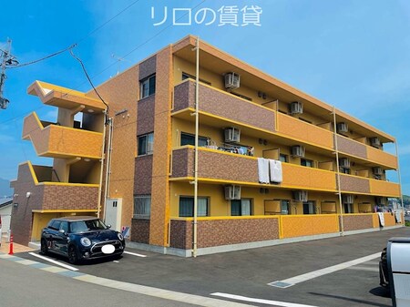 ユーミーシャルル横田外観写真