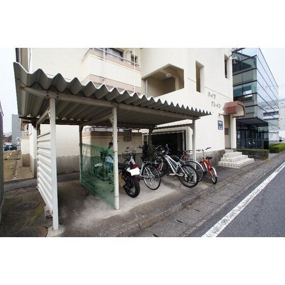 物件外観写真3　(駐輪場)