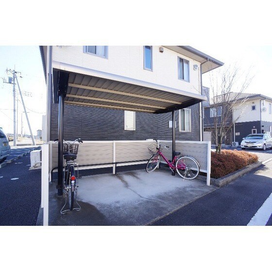 物件外観写真2　(駐輪場)