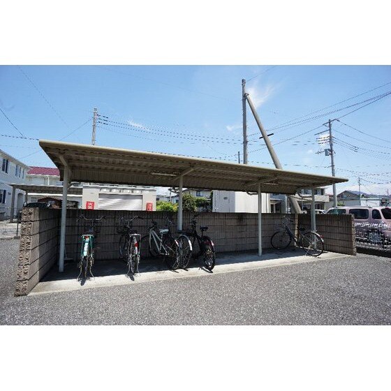 物件外観写真4　(屋根付き駐輪場)
