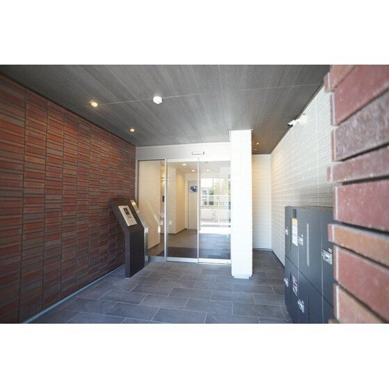 シャーメゾン表町のエントランス(共用エントランスにはオートロッ)