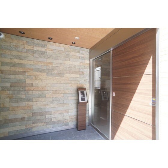 Ｄ－ＲＯＯＭ千代田町のエントランス(オートロックあり)