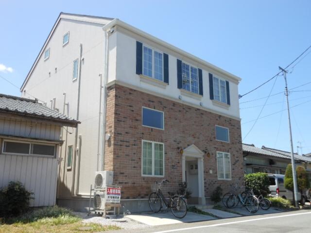 物件外観写真1　(洋風デザインのおしゃれな外観)