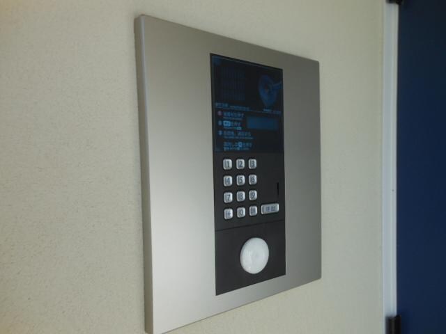 物件外観写真3　(入口扉はオートロック)