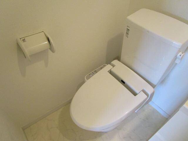 物件内観写真11　(トイレは温水洗浄機能付き)